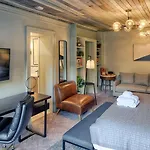 1St Floor King Suite Downtown Boutique Hotel
