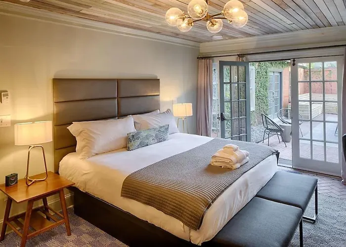 1St Floor King Suite Downtown Boutique Hotel